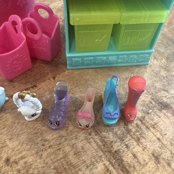 SHOPKINS Shoe Dazzle Pieces Lipstick  Accessories See Photos For Included Items - Picture 3 of 7
